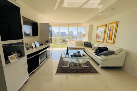 Кондоминиум с 2 спальнями в Авентура, Флорида № 2023391