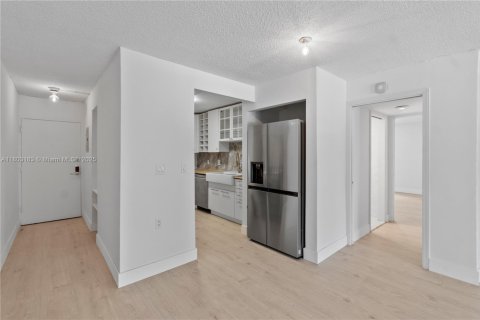 Condominio en venta en Pinecrest, Florida, 2 dormitorios, 91.23 m2 № 1888730 - foto 12