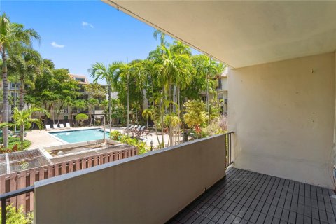 Condominio en venta en Pinecrest, Florida, 2 dormitorios, 91.23 m2 № 1888730 - foto 28