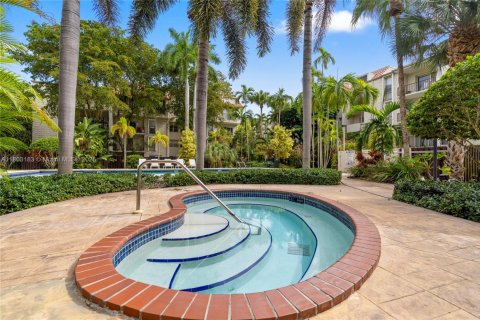 Condominio en venta en Pinecrest, Florida, 2 dormitorios, 91.23 m2 № 1888730 - foto 21