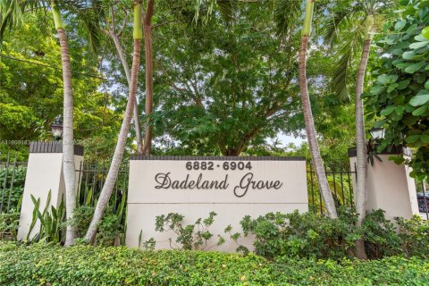 Condominio en venta en Pinecrest, Florida, 2 dormitorios, 91.23 m2 № 1888730 - foto 23