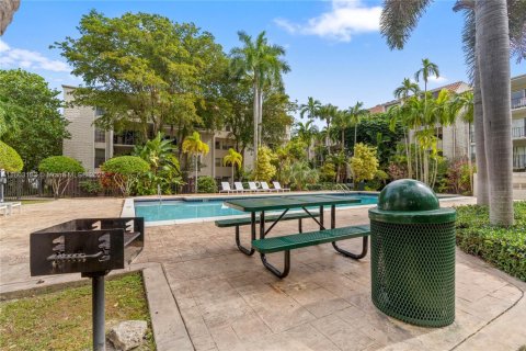 Condominio en venta en Pinecrest, Florida, 2 dormitorios, 91.23 m2 № 1888730 - foto 20