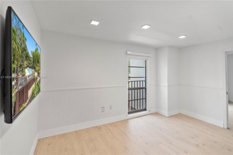 Condominio en venta en Pinecrest, Florida, 2 dormitorios, 91.23 m2 № 1888730 - foto 7