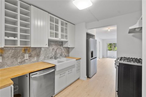 Condominio en venta en Pinecrest, Florida, 2 dormitorios, 91.23 m2 № 1888730 - foto 11