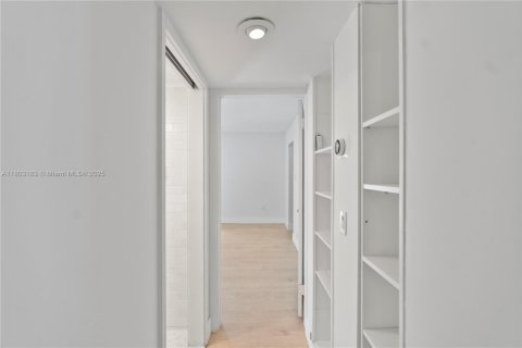 Condominio en venta en Pinecrest, Florida, 2 dormitorios, 91.23 m2 № 1888730 - foto 18