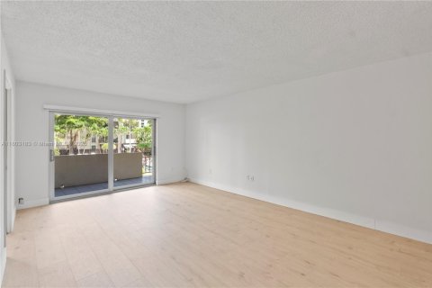 Condominio en venta en Pinecrest, Florida, 2 dormitorios, 91.23 m2 № 1888730 - foto 13