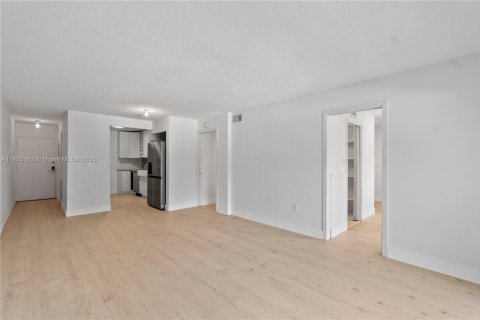 Condominio en venta en Pinecrest, Florida, 2 dormitorios, 91.23 m2 № 1888730 - foto 14