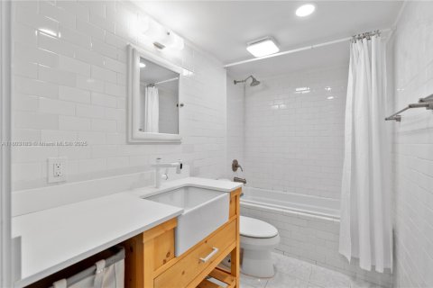 Condominio en venta en Pinecrest, Florida, 2 dormitorios, 91.23 m2 № 1888730 - foto 2