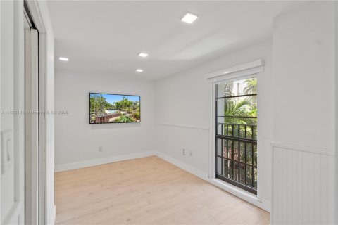 Condominio en venta en Pinecrest, Florida, 2 dormitorios, 91.23 m2 № 1888730 - foto 5