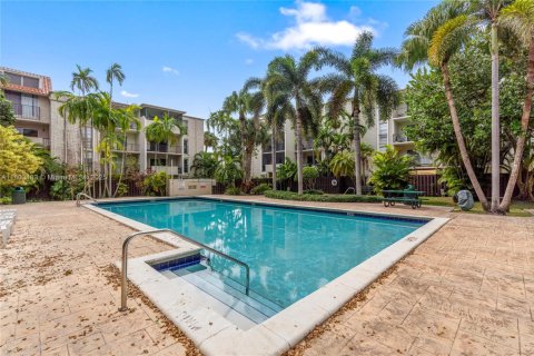 Condominio en venta en Pinecrest, Florida, 2 dormitorios, 91.23 m2 № 1888730 - foto 15