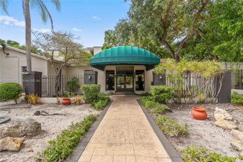 Condominio en venta en Pinecrest, Florida, 2 dormitorios, 91.23 m2 № 1888730 - foto 25