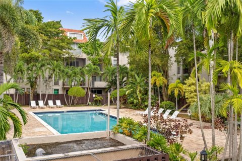 Condominio en venta en Pinecrest, Florida, 2 dormitorios, 91.23 m2 № 1888730 - foto 19