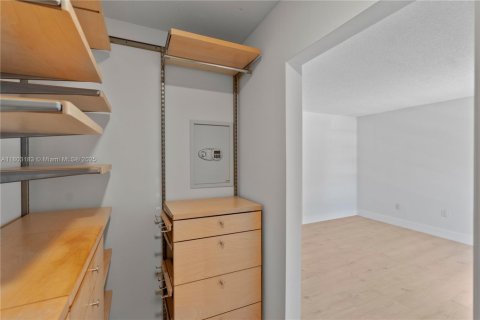 Condominio en venta en Pinecrest, Florida, 2 dormitorios, 91.23 m2 № 1888730 - foto 16