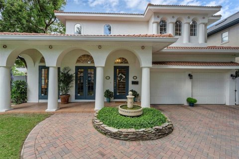 House in Orlando, Florida 3 bedrooms, 246.93 sq.m. № 1825425 - photo 1