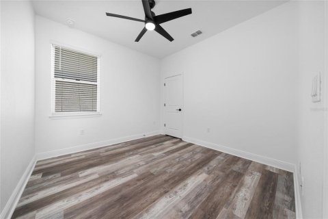 House in Clermont, Florida 4 bedrooms, 268.02 sq.m. № 2221488 - photo 5