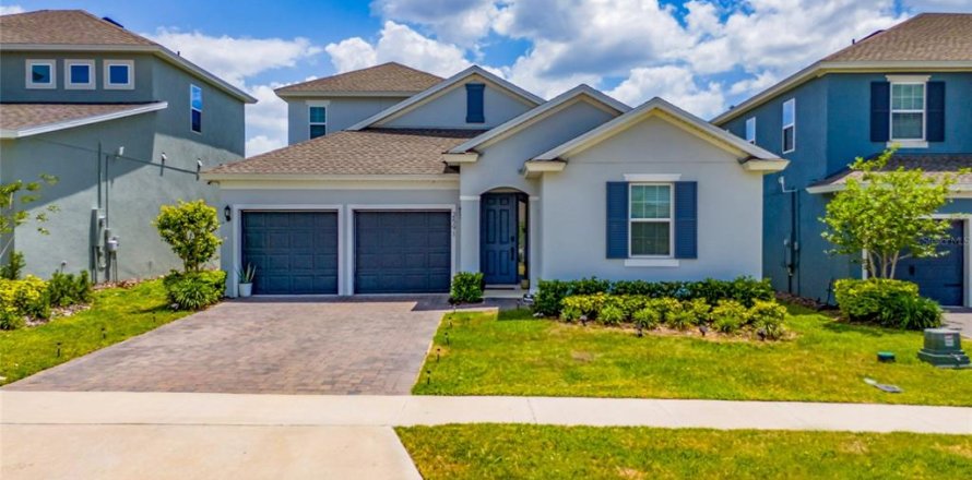 House in Clermont, Florida 4 bedrooms, 268.02 sq.m. № 2221488