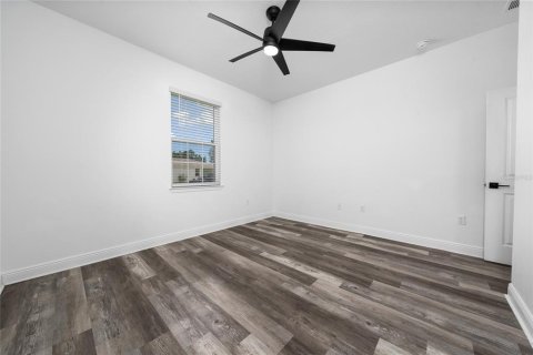 House in Clermont, Florida 4 bedrooms, 268.02 sq.m. № 2221488 - photo 4