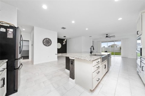 House in Clermont, Florida 4 bedrooms, 268.02 sq.m. № 2221488 - photo 8