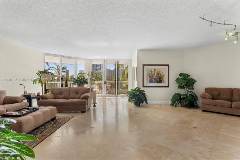 Condominio en venta en Aventura, Florida, 3 dormitorios, 244.33 m2 № 1844077 - foto 2