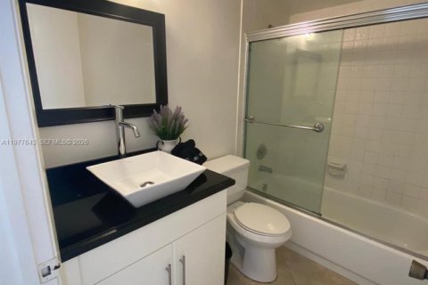 Condo in Coral Springs, Florida, 3 bedrooms  № 2041815 - photo 12