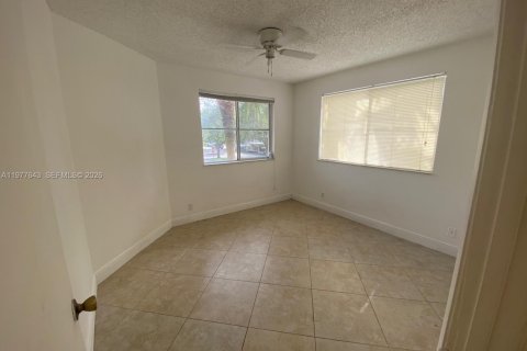 Condo in Coral Springs, Florida, 3 bedrooms  № 2041815 - photo 15