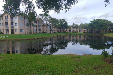 Condo in Coral Springs, Florida, 3 bedrooms  № 2041815 - photo 23