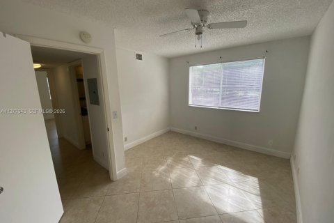 Condo in Coral Springs, Florida, 3 bedrooms  № 2041815 - photo 14