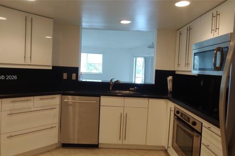 Condo in Coral Springs, Florida, 3 bedrooms  № 2041815 - photo 3