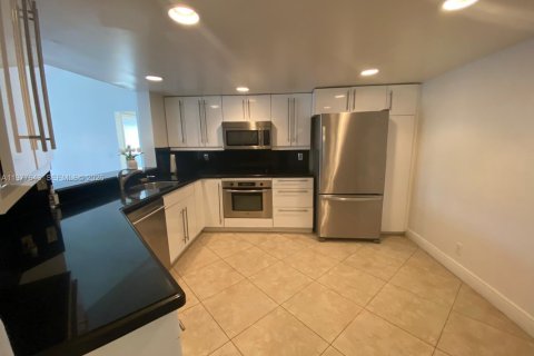 Condo in Coral Springs, Florida, 3 bedrooms  № 2041815 - photo 2