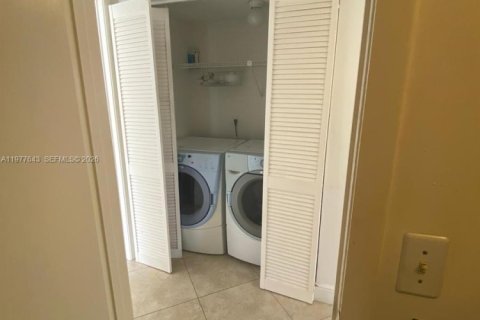 Condo in Coral Springs, Florida, 3 bedrooms  № 2041815 - photo 10