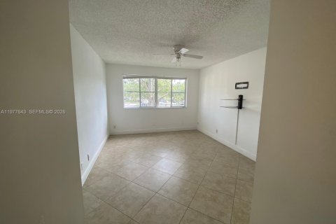 Condo in Coral Springs, Florida, 3 bedrooms  № 2041815 - photo 18