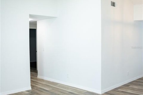 Villa ou maison à vendre à Tampa, Floride: 3 chambres, 119.29 m2 № 2427567 - photo 4