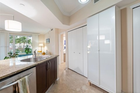 Condo in Aventura, Florida, 2 bedrooms  № 2031741 - photo 12