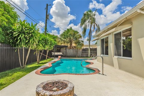 House in Pembroke Pines, Florida 3 bedrooms, 141.68 sq.m. № 1941325 - photo 28