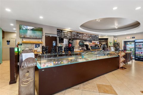 Propiedad comercial en venta en Fort Lauderdale, Florida № 1802717 - foto 9