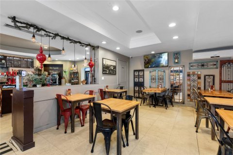 Propiedad comercial en venta en Fort Lauderdale, Florida № 1802717 - foto 22