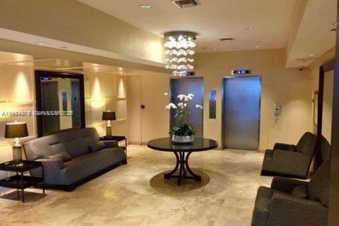 Купить кондоминиум в Серфсайд, Флорида 55.83м2, № 2090731 - фото 11
