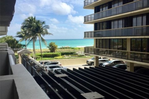 Studio à Condo à Surfside, Floride  № 2090731