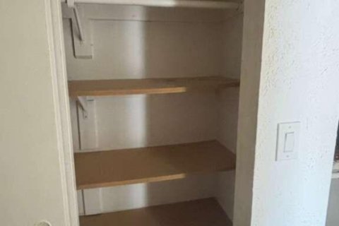 Condo in Lauderhill, Florida, 2 bedrooms № 2081710 - photo 11