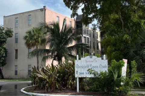 Condo in Lauderhill, Florida, 2 bedrooms № 2081710 - photo 6