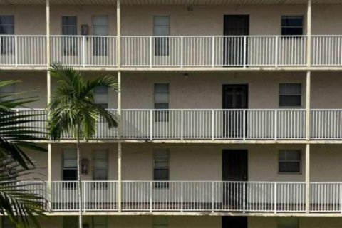 Condo in Lauderhill, Florida, 2 bedrooms № 2081710 - photo 2