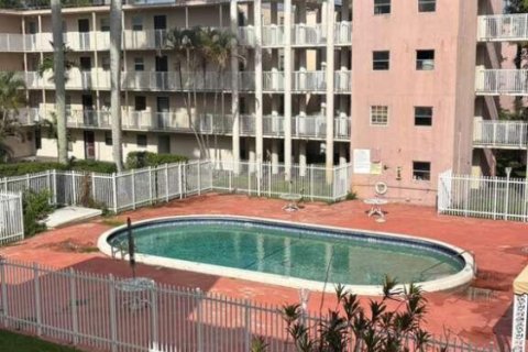 Condo in Lauderhill, Florida, 2 bedrooms № 2081710 - photo 13