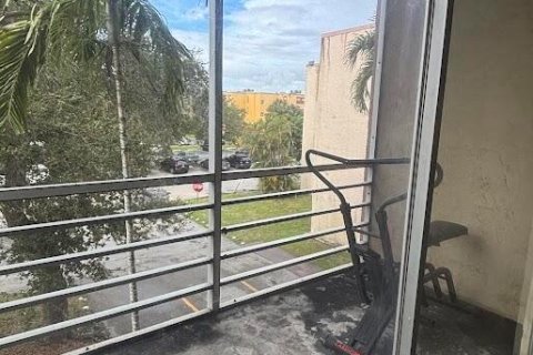 Condo in Lauderhill, Florida, 2 bedrooms № 2081710 - photo 8