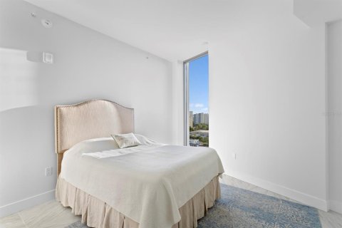 Condo in Saint Petersburg, Florida, 3 bedrooms  № 2148192 - photo 14