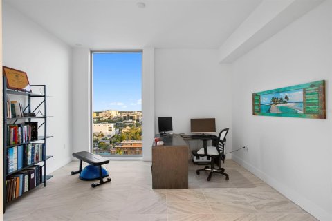 Condo in Saint Petersburg, Florida, 3 bedrooms  № 2148192 - photo 13