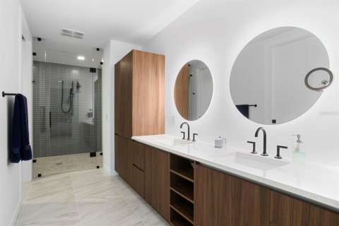 Condo in Saint Petersburg, Florida, 3 bedrooms  № 2148192 - photo 5