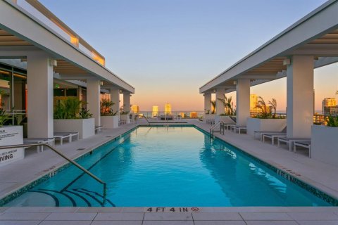 Condo in Saint Petersburg, Florida, 3 bedrooms  № 2148192 - photo 2
