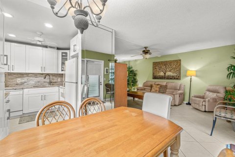 Condominio en venta en Deerfield Beach, Florida, 2 dormitorios, 76.18 m2 № 2180448 - foto 3
