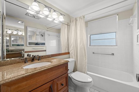 Condominio en venta en Deerfield Beach, Florida, 2 dormitorios, 76.18 m2 № 2180448 - foto 17