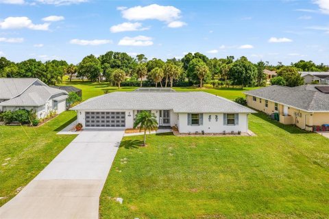House in Punta Gorda, Florida 3 bedrooms, 110.46 sq.m. № 2237187